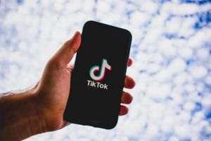 TikTok devine membru EASA şi îşi consolidează angajamentul pentru publicitate responsabilă în Europa